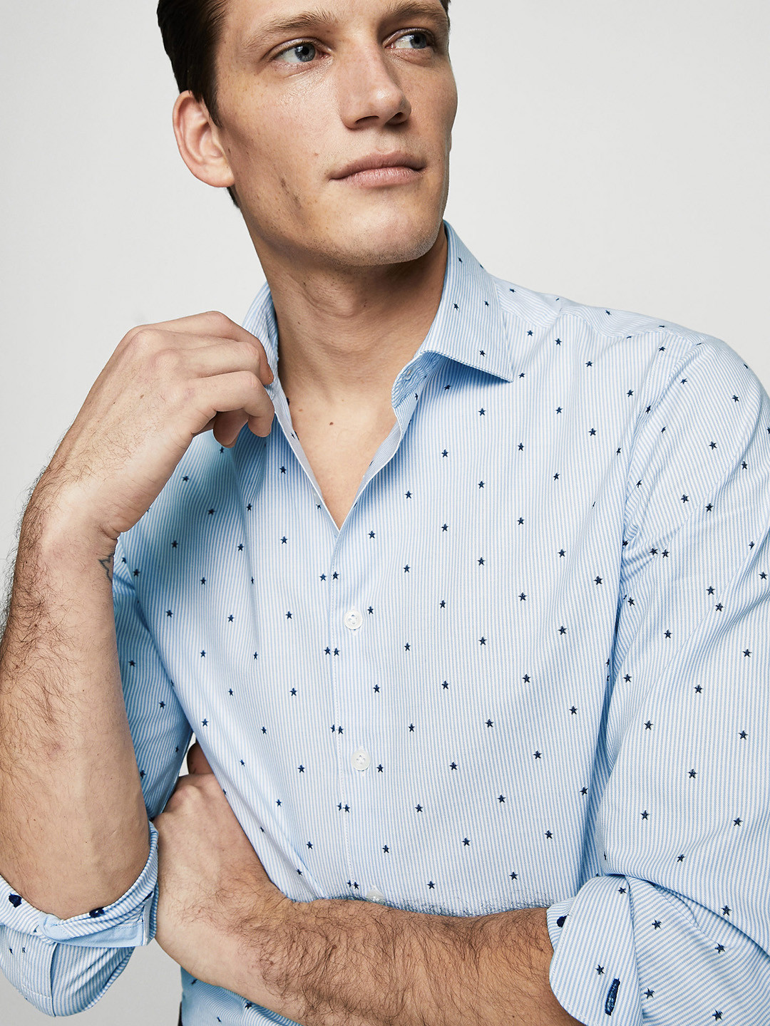 

MANGO MAN Men Blue & White Slim Fit Striped Casual Shirt