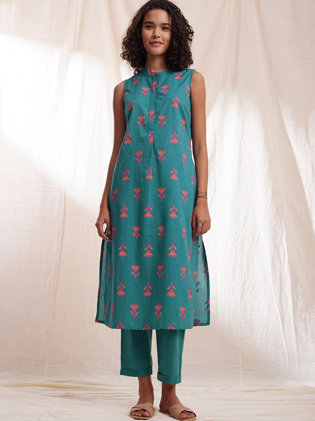 

Pink Fort Floral Printed Pure Cotton Kurta With Trousers, Green