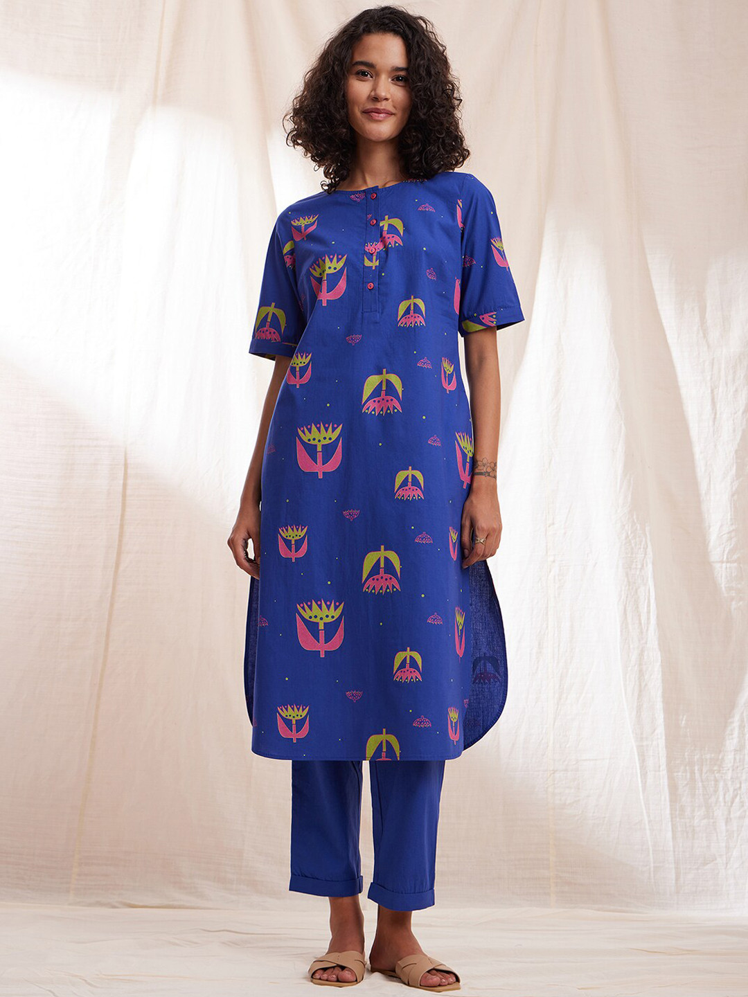 

Pink Fort Floral Printed Pure Cotton Kurta With Trousers, Blue