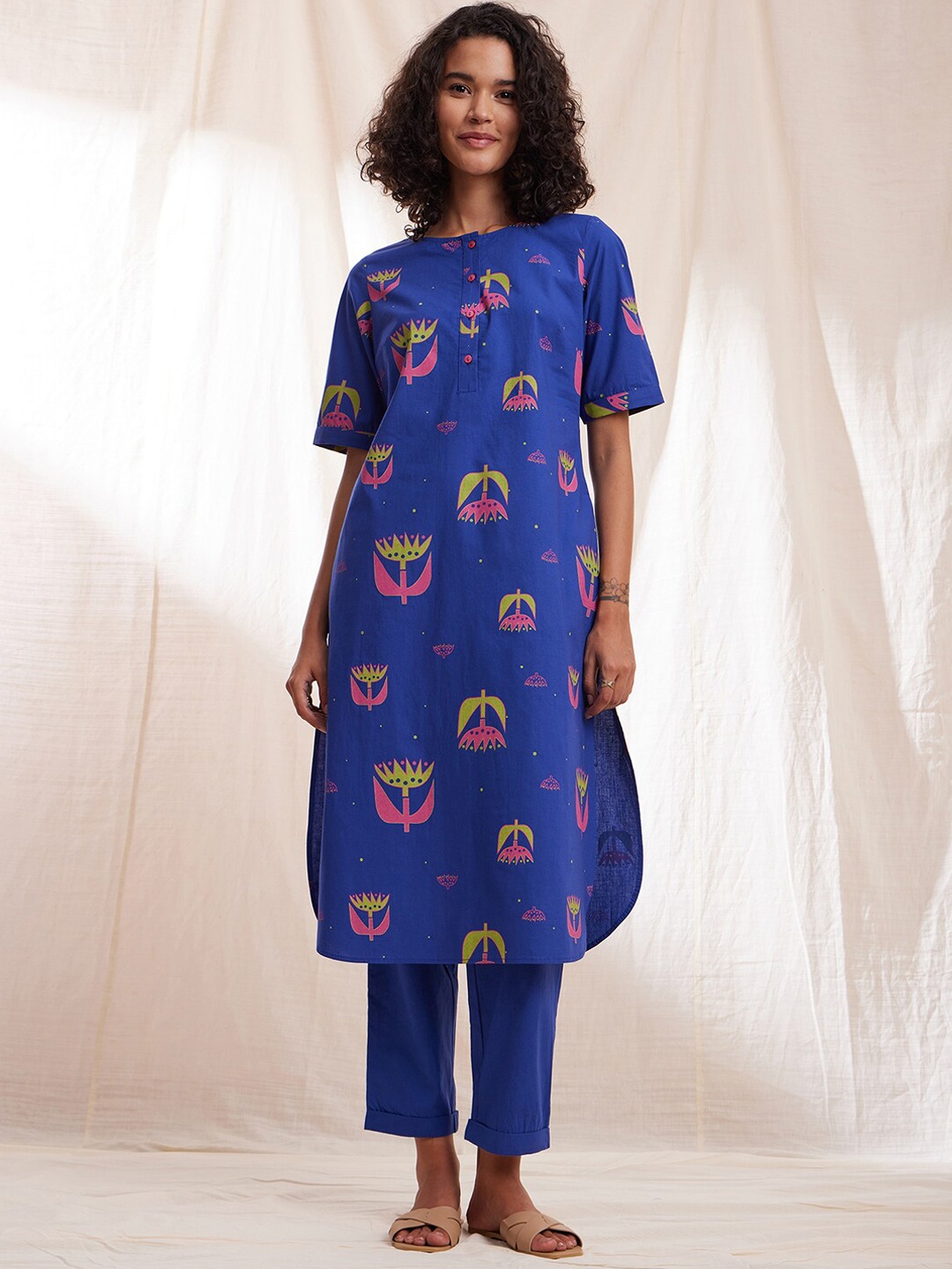 

Pink Fort Floral Printed Cotton Kurta, Blue