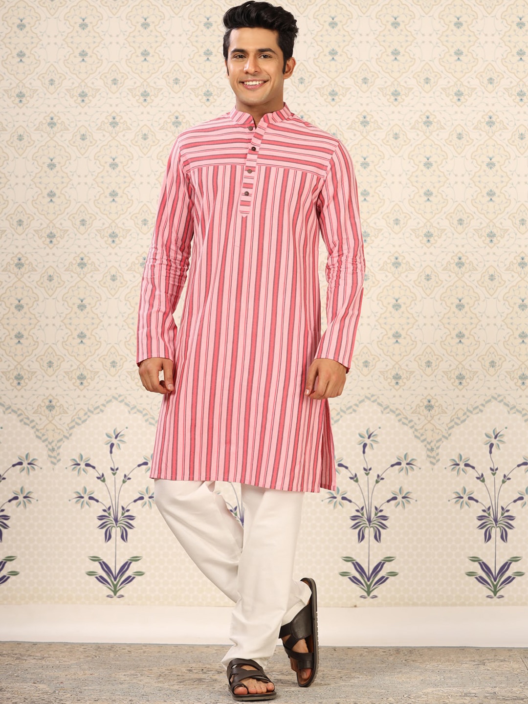

Ode by House of Pataudi Striped Regular Pure Cotton Kurta with Pyjamas, Pink