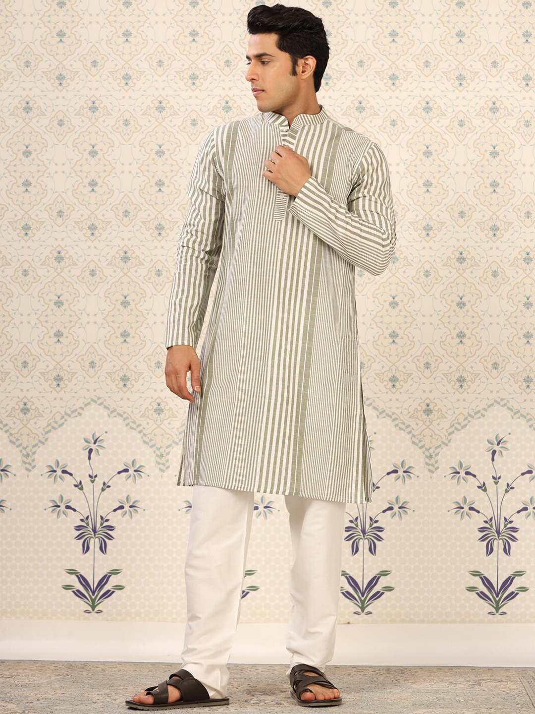 

Ode by House of Pataudi Striped Regular Pure Cotton Kurta with Pyjamas, Olive