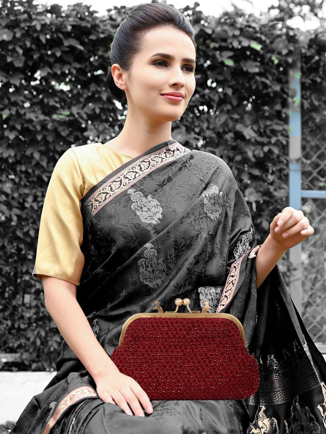 

ODETTE Embellished Purse Clutch, Maroon