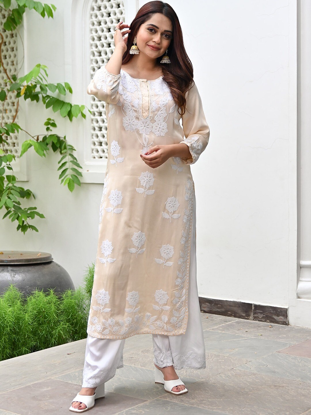 

Lavanya The Label Floral Embroidered Regular Kurta With Palazzos, Cream