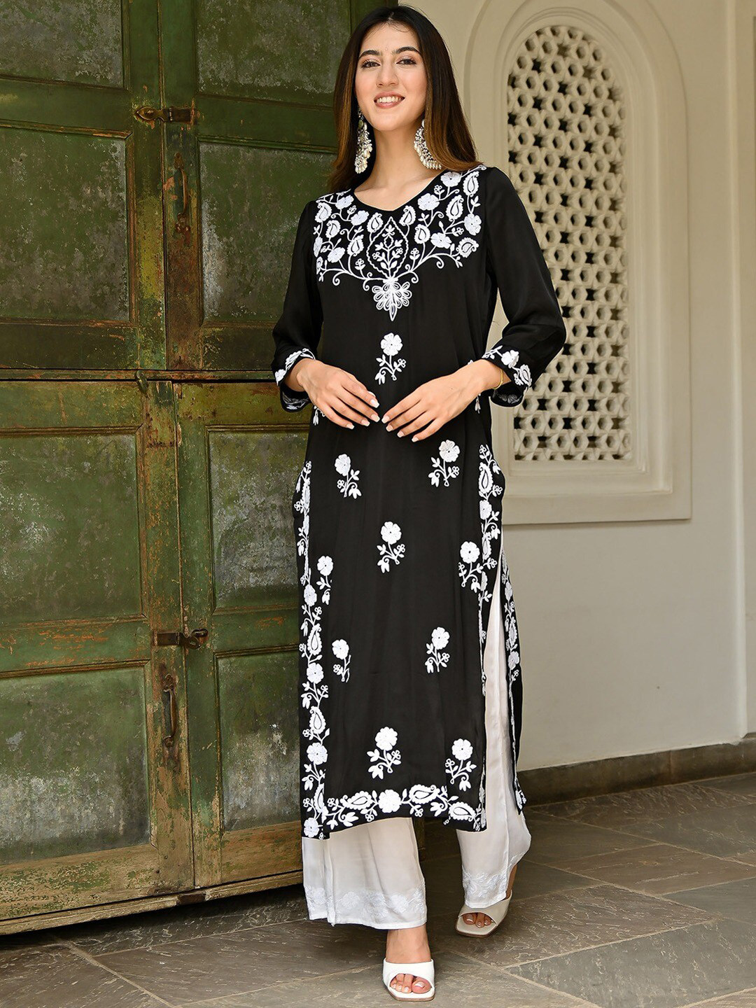 

Lavanya The Label Floral Embroidered Regular Thread Work Kurta With Palazzos, Black