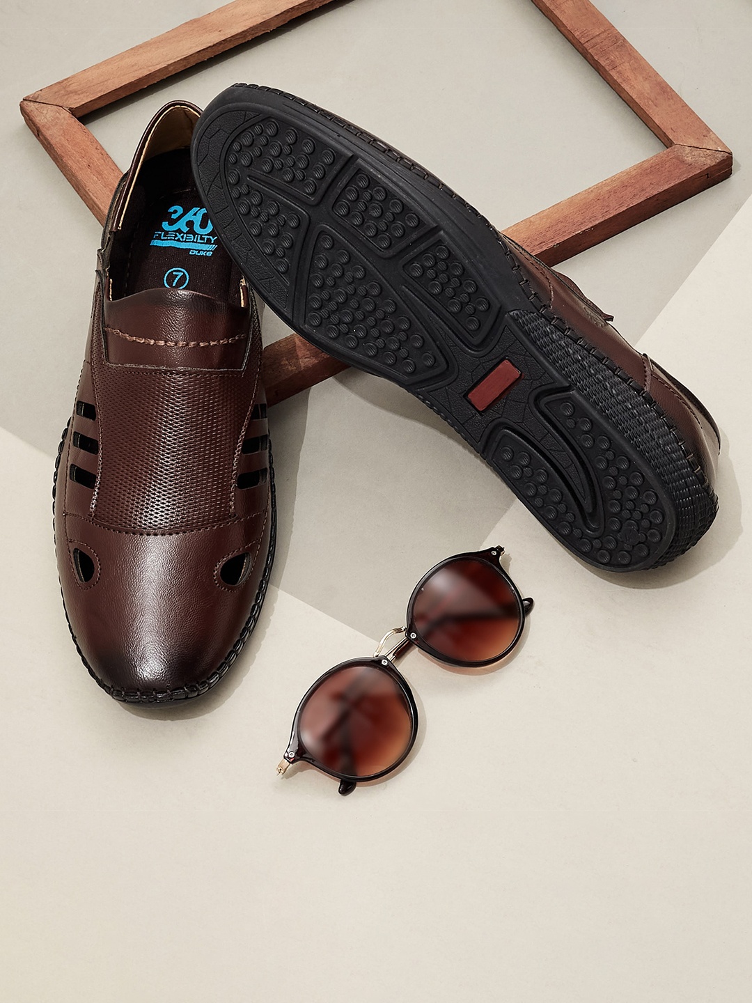 

Duke Men Textured Shoe-Style Sandals, Brown