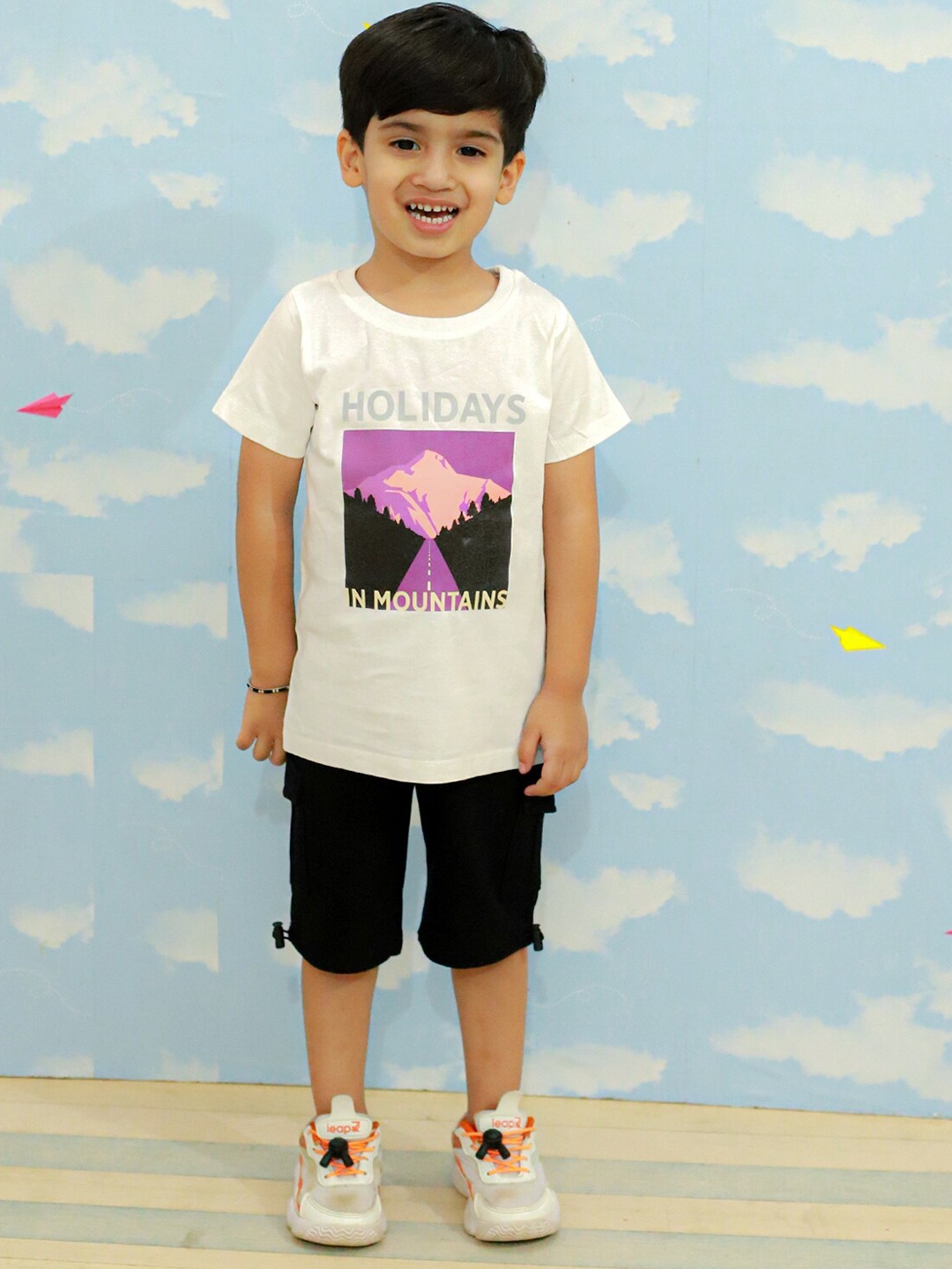 

The Mom Store Boys Printed Pure Cotton T-shirt with Shorts, White
