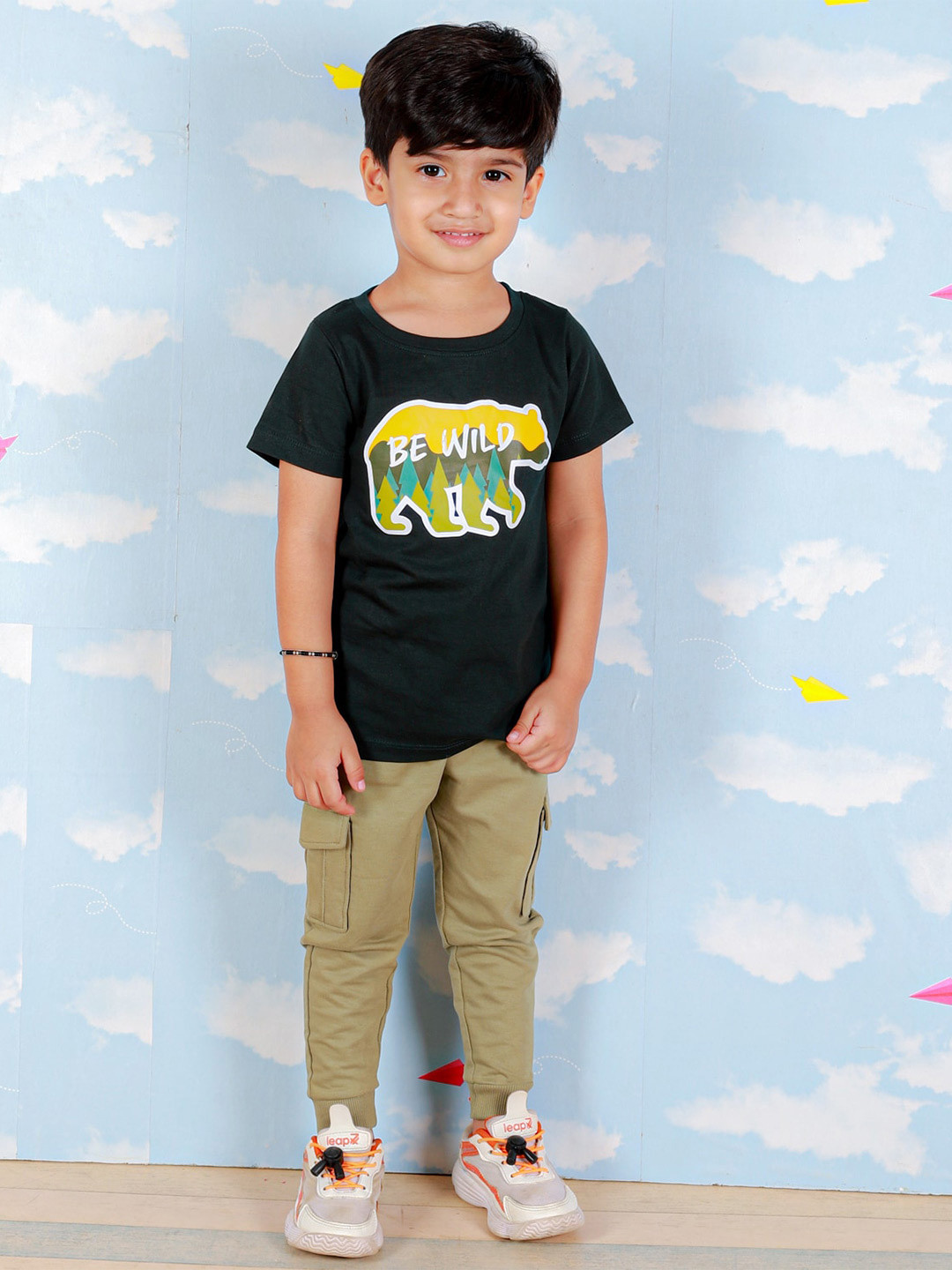 

The Mom Store Boys Printed Pure Cotton T-shirt with Trousers, Black