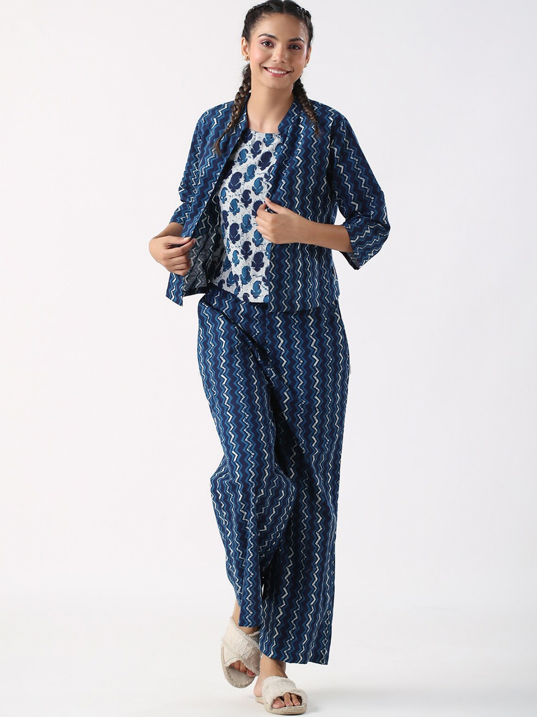 

JISORA Blue & White Printed Ethnic Motifs Pure Cotton Night Suit With Shrug