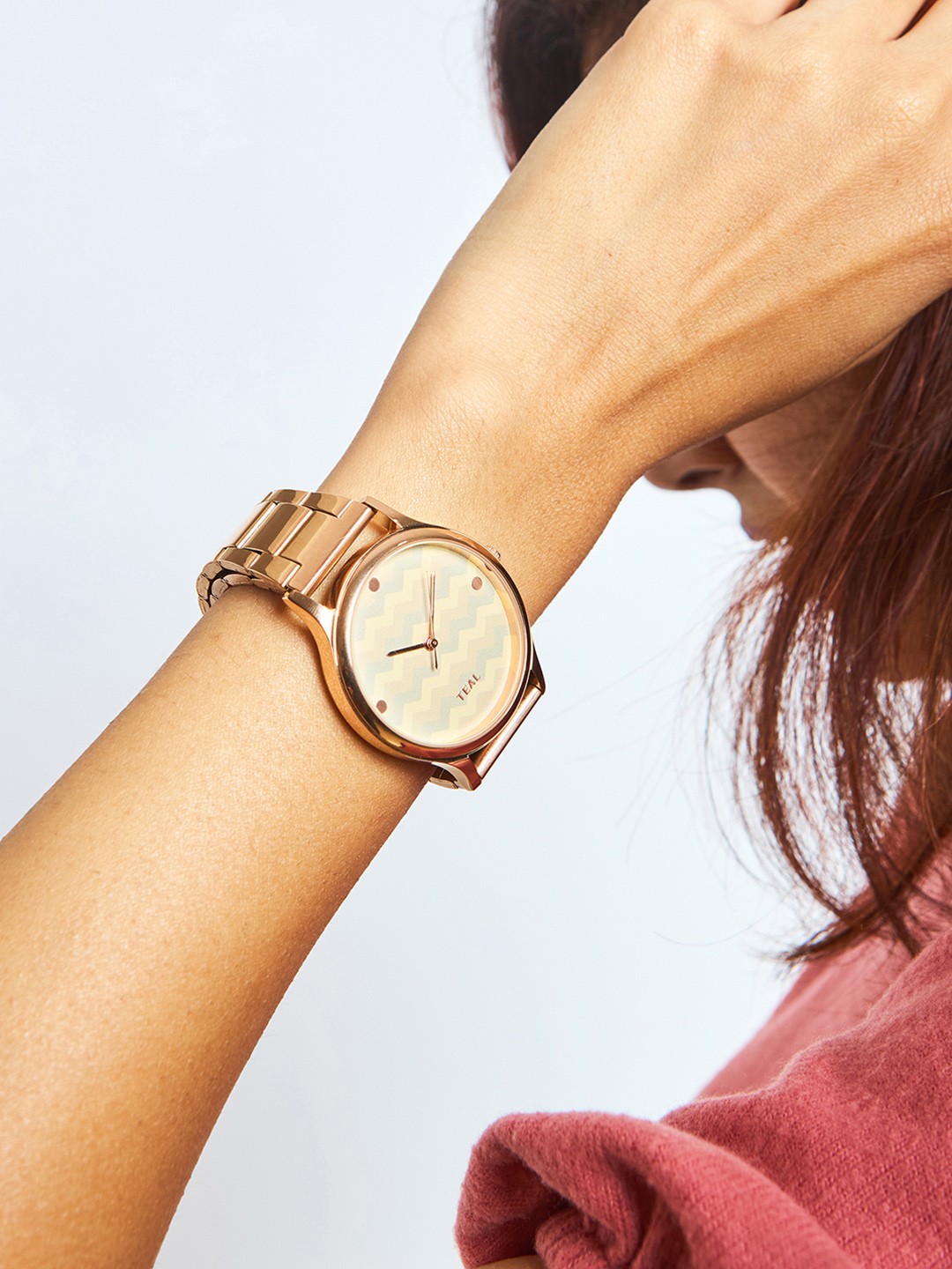 

TEAL BY CHUMBAK Women Round Analogue Watch 8907605128417, Beige