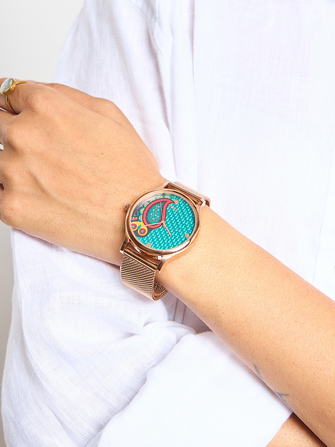 

TEAL BY CHUMBAK Women Round Analogue Watch 8907605128714, Blue