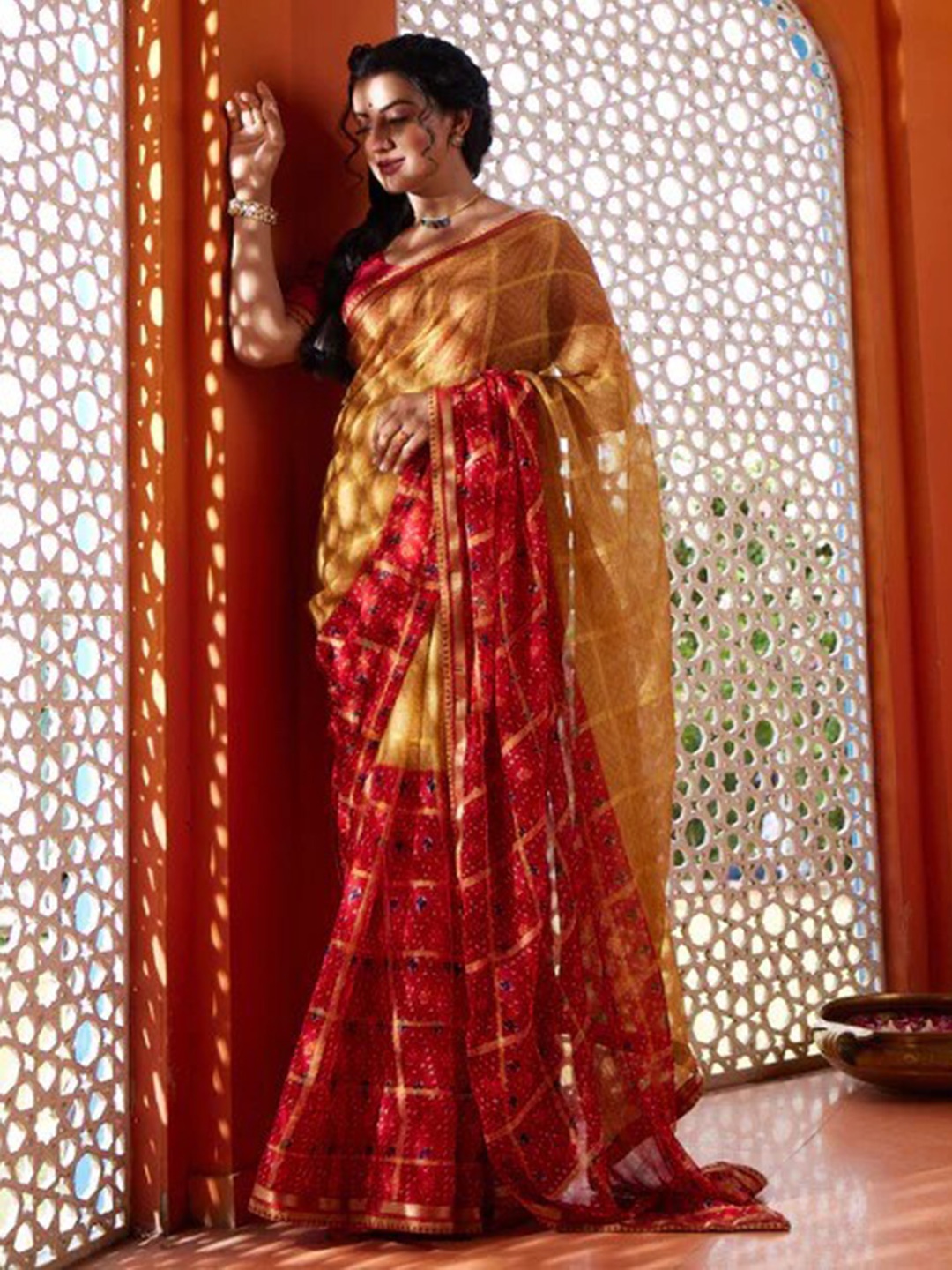 

Laxmipati Ethnic Motifs Pure Chiffon Saree, Beige