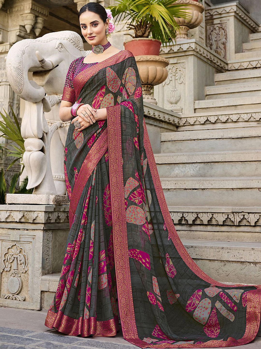 

Mitera Grey & Pink Geometric Printed Zari Poly Georgette Saree