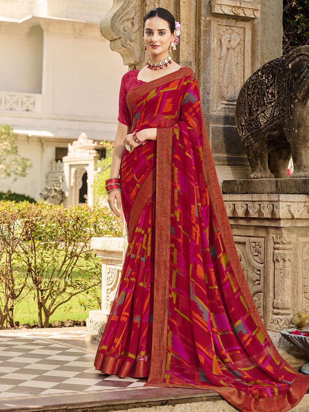 

Mitera Red & Gold-Toned Abstract Printed Zari Saree