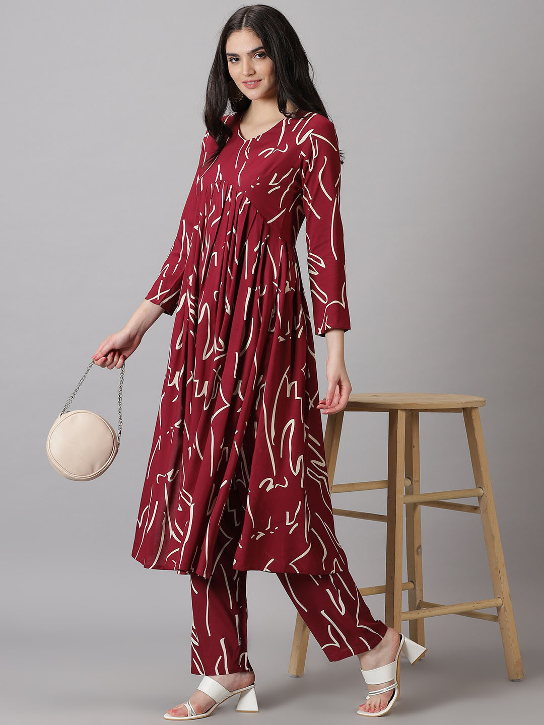 

PURSHOTTAM WALA Abstract Printed Empire Kurta With Trousers, Maroon