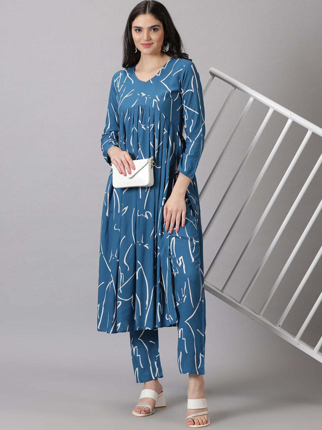

PURSHOTTAM WALA Abstract Printed Empire Kurta With Trousers, Blue