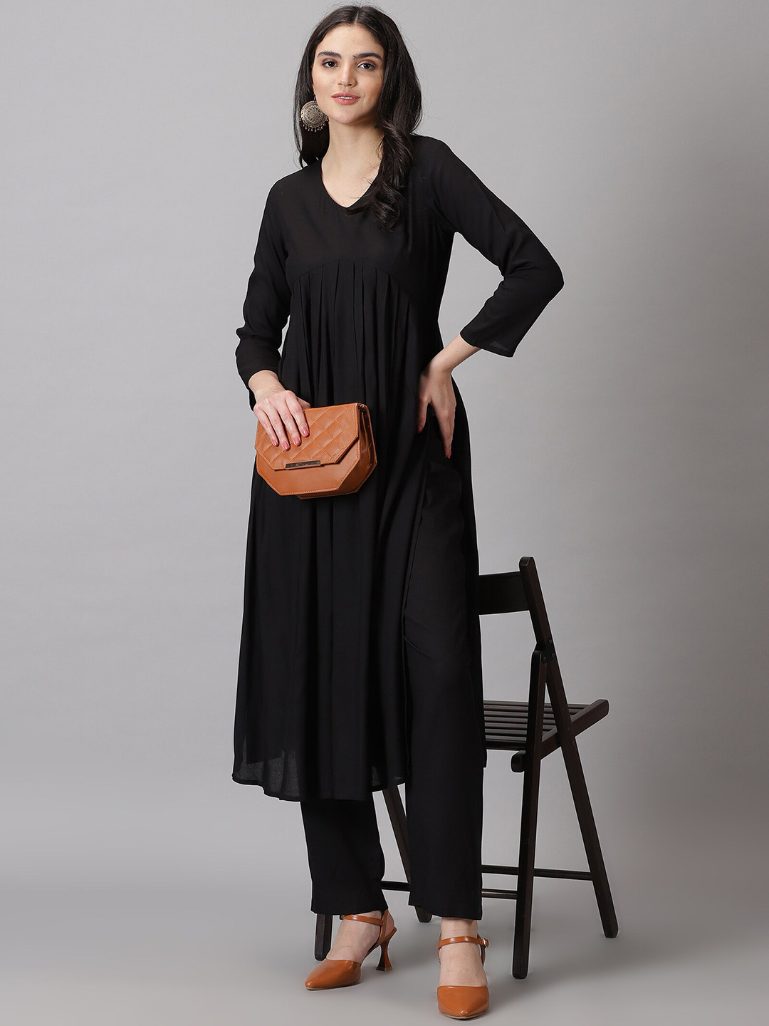 

PURSHOTTAM WALA V-Neck Regular Kurta With Trousers, Black