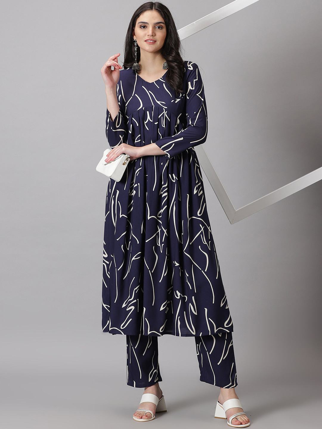 

DRESSAR Empire Abstract Printed Regular Kurta With Trousers, Blue