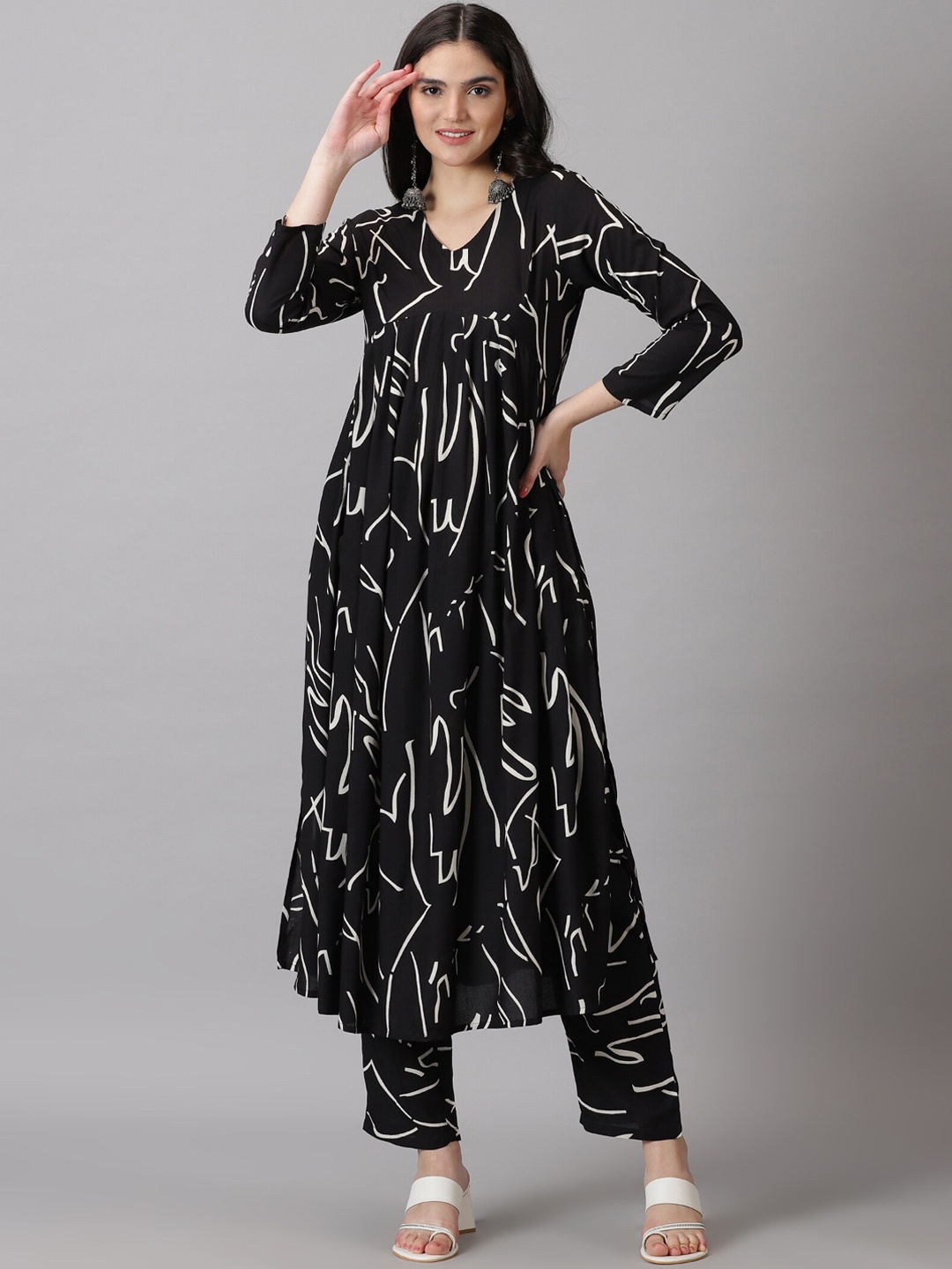 

DRESSAR Abstract Printed A-Line Empire Kurta With Trousers, Black