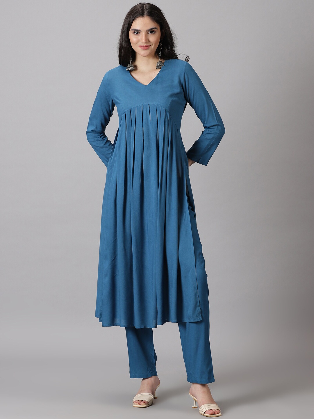 

DRESSAR Solid Empire Pleated Kurta with Trousers, Blue