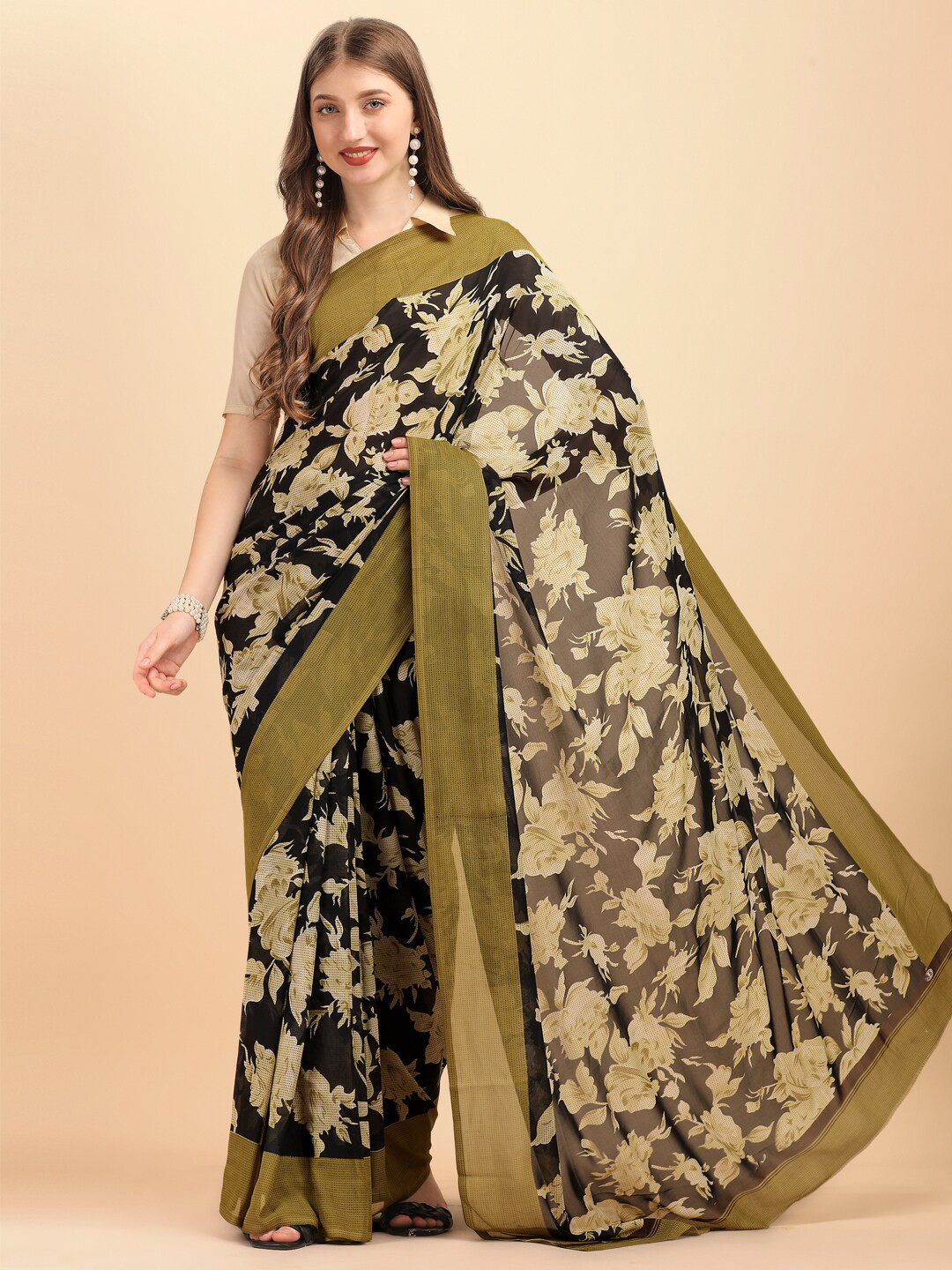 

Ishin Floral Printed Pure Georgette Saree, Black