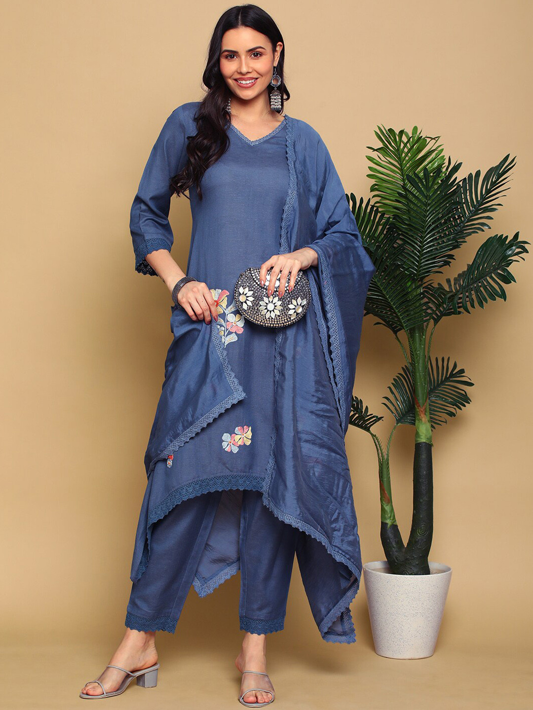 

HEEPOSH Floral Embroidered Asymmetric A-line Kurta with Trousers & Dupatta, Navy blue
