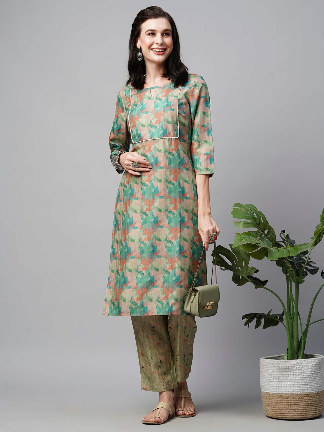 

HEEPOSH Abstract Printed Straight Jute Silk Kurta with Trousers, Green