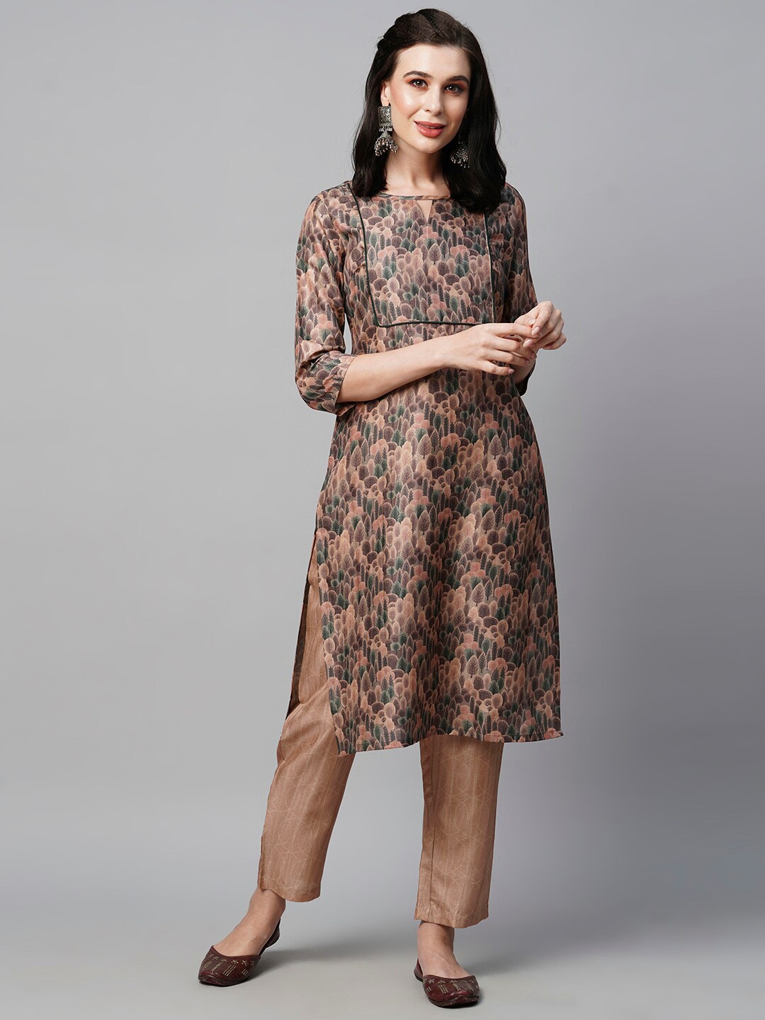

HEEPOSH Abstract Printed Regular Kurta with Trousers, Pink