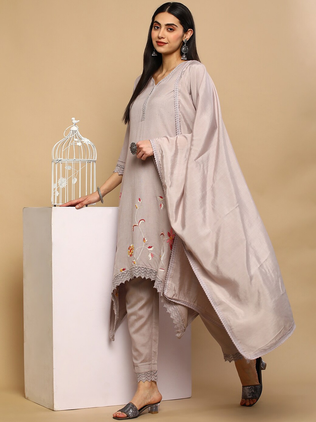 

HEEPOSH Floral Embroidered Asymmetric Regular Kurta with Trousers & Dupatta, Taupe