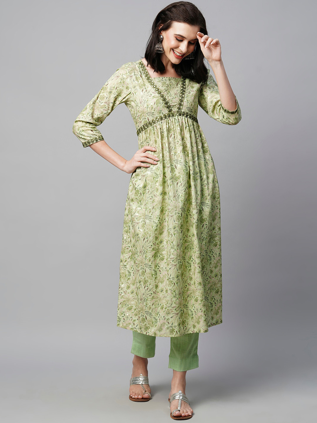 

HEEPOSH Floral Printed Empire Kurta with Trousers, Green