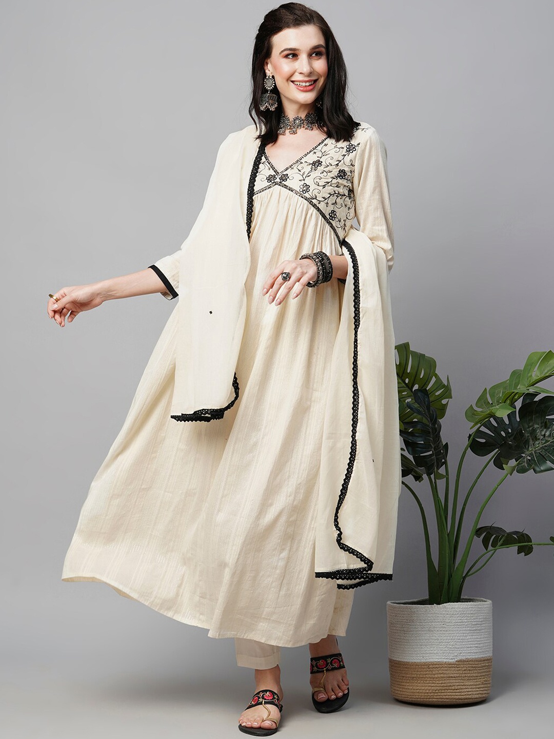 

HEEPOSH Floral Yoke Design Pure Cotton Empire Kurta & Trousers with Dupatta, Cream