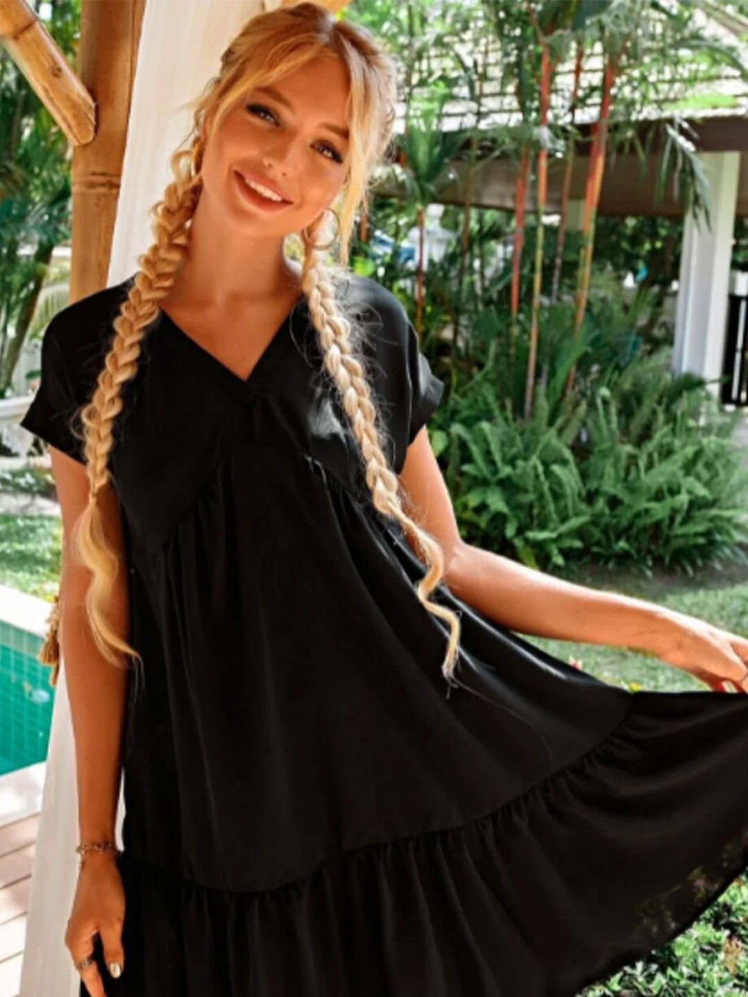 

Styched V-Neck Gathered or Pleated Empire Dress, Black