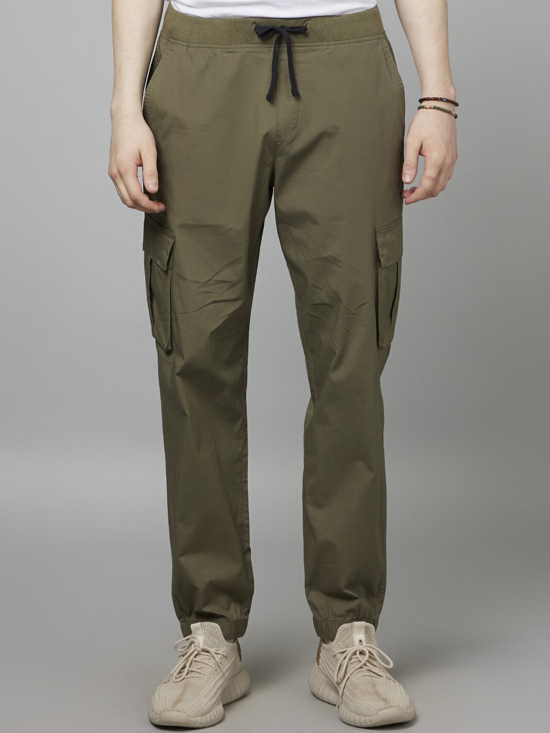 

Celio Men Classic Mid-Rise Cotton Joggers Trousers, Khaki