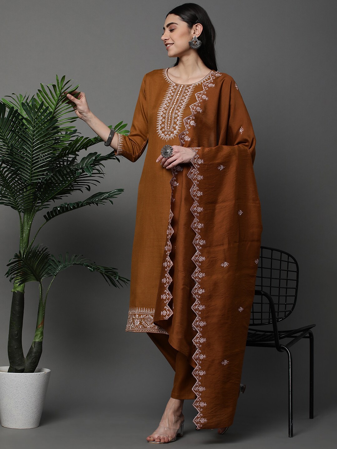 

HEEPOSH Floral Embroidered Regular Thread Work Kurta with Trousers & Dupatta, Brown
