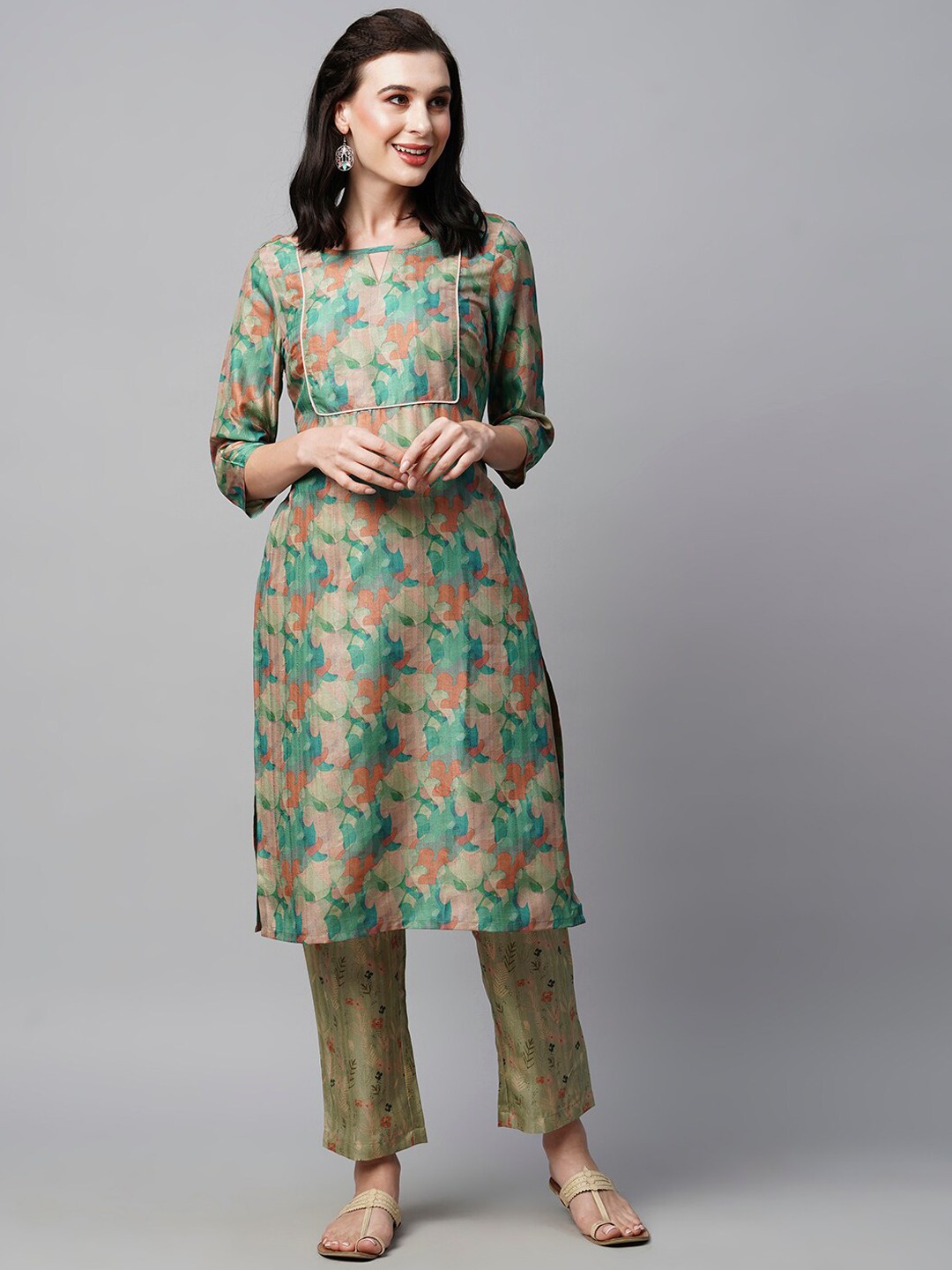 

HEEPOSH Abstract Printed Regular Kurta with Trousers, Green