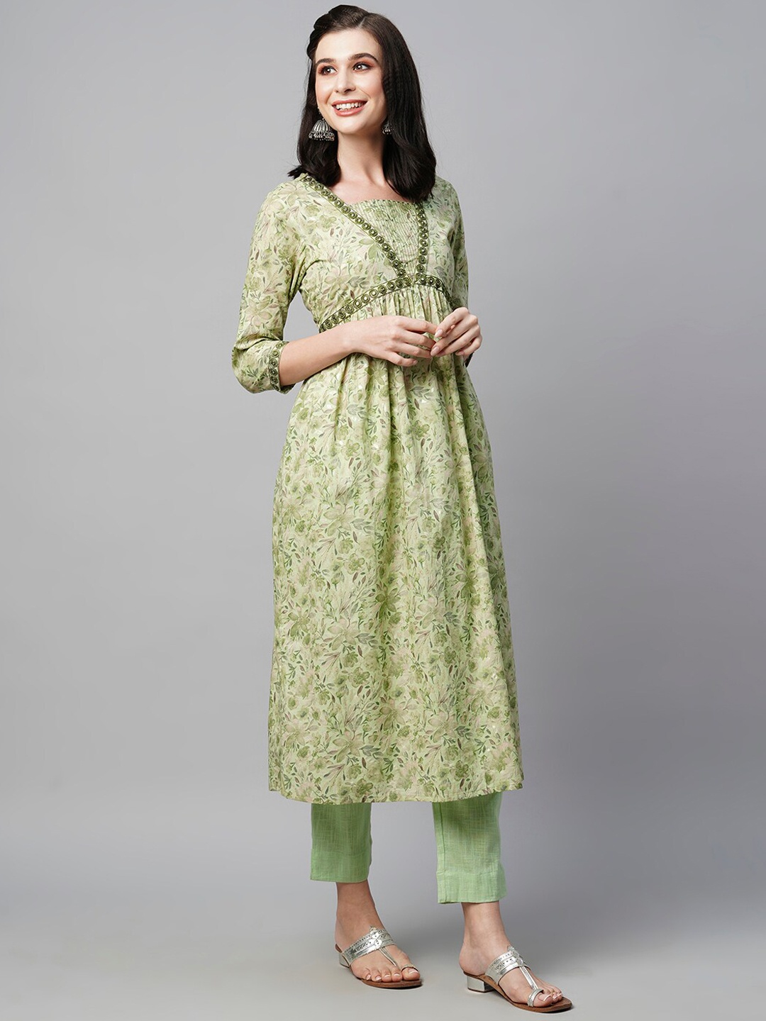 

HEEPOSH Floral Printed Pleated Kurta with Trousers, Green