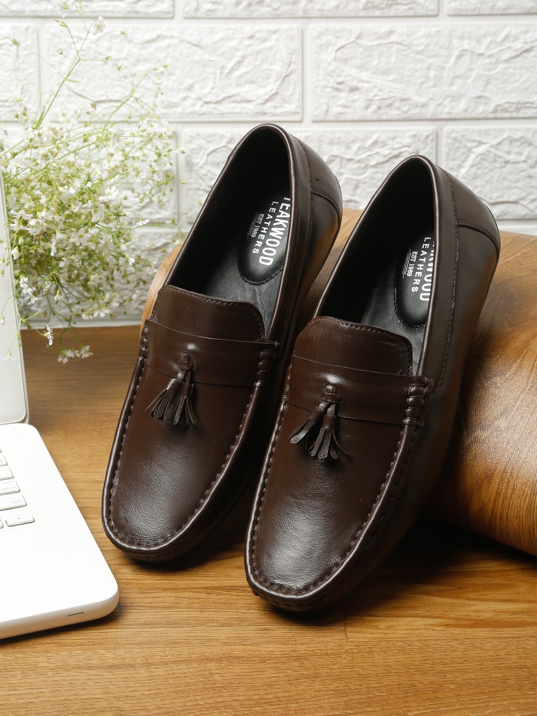 

Teakwood Leathers Men Comfort Insole Leather Tassel Loafers, Brown