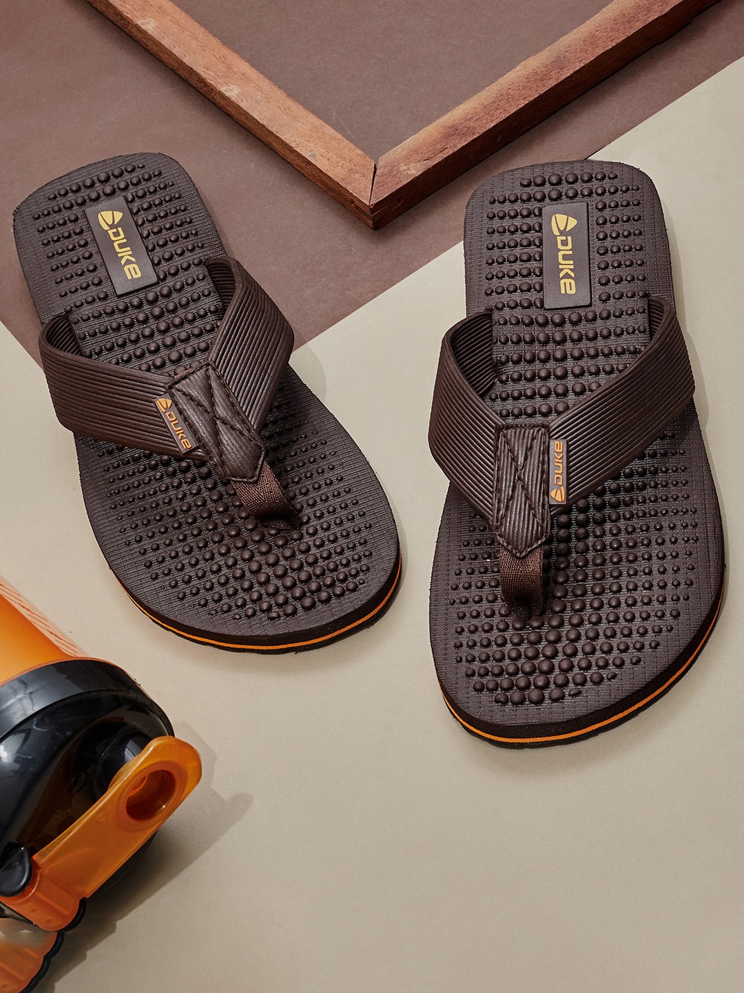 

Duke Men Textured Thong Flip-Flops, Brown
