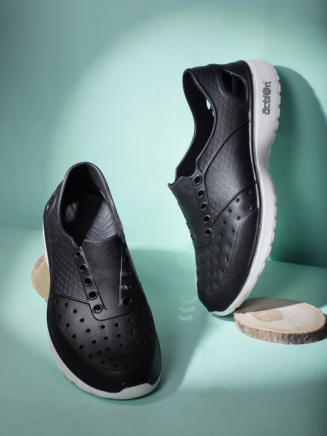

Action Plus Men Textured Contrast Sole Slip-On Sneakers, Black