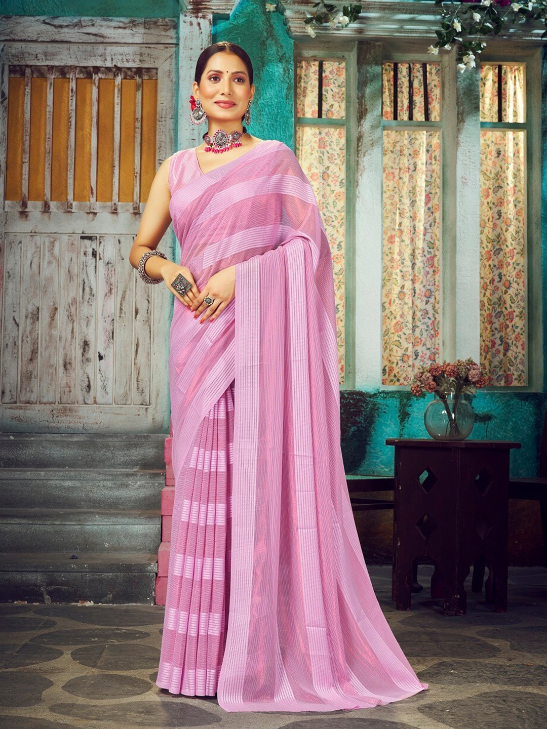 

FLOURIOUS Striped Banarasi Saree, Lavender