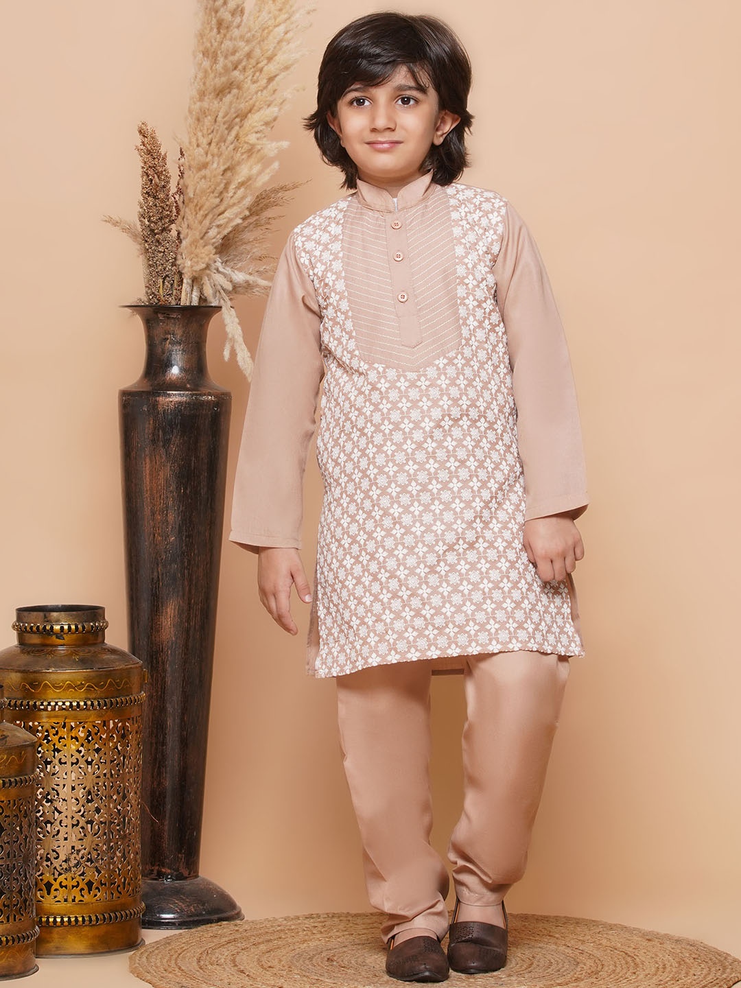 

Aj DEZInES Boys Ethnic Motifs Embroidered Pure Cotton Kurta with Pyjamas, Peach