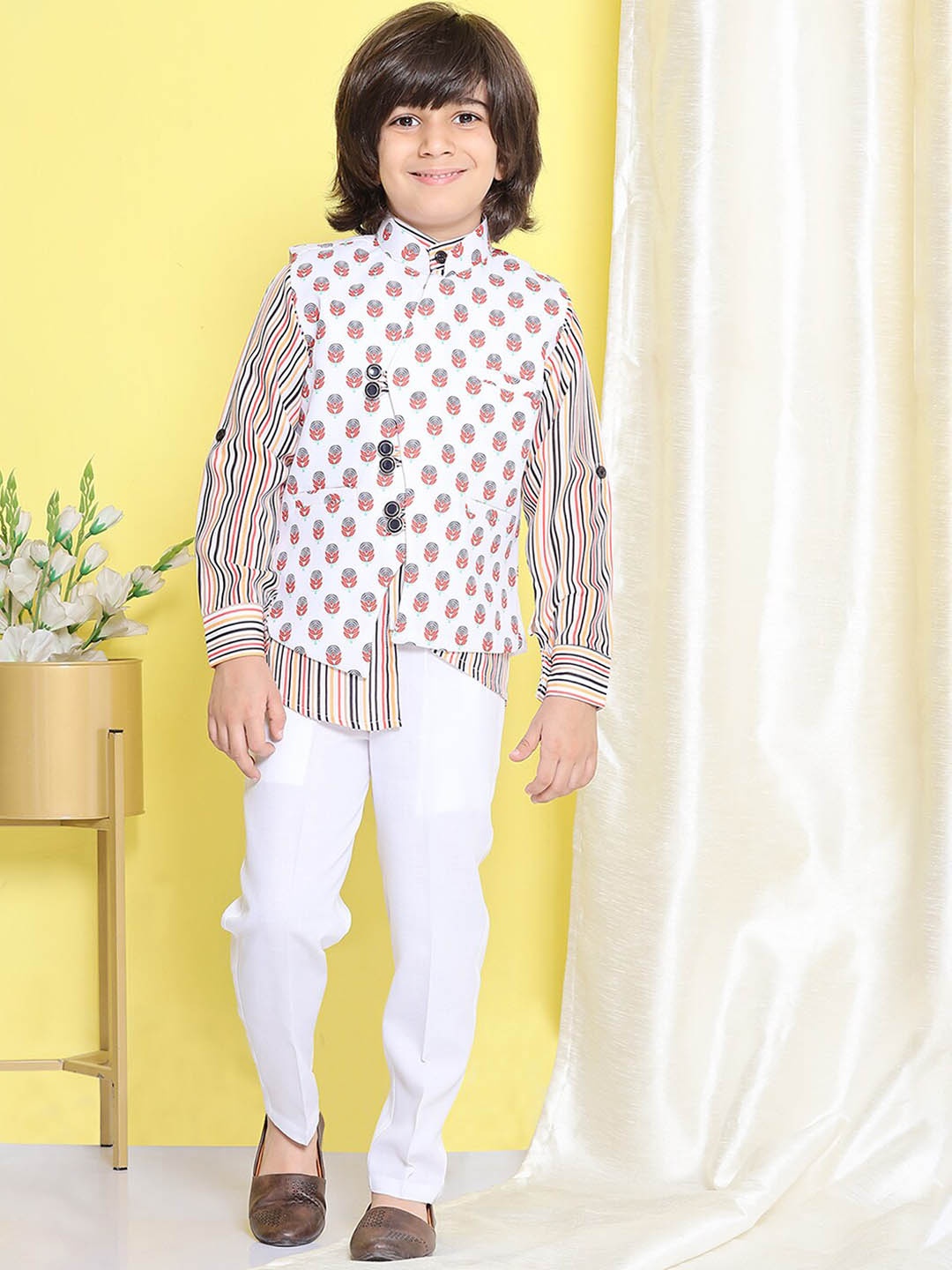 

Aj DEZInES Boys Striped Regular Pure Cotton Kurta with Trousers, White