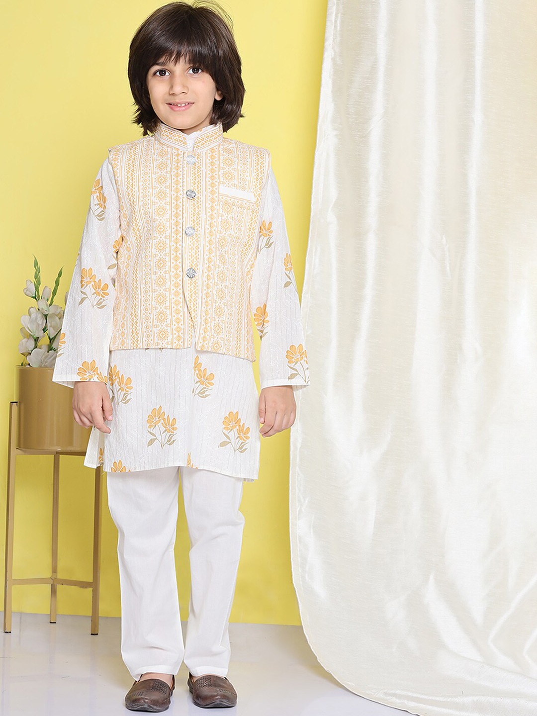 

Aj DEZInES Boys Floral Printed Regular Pure Cotton Kurta with Pyjamas & Jacket, White