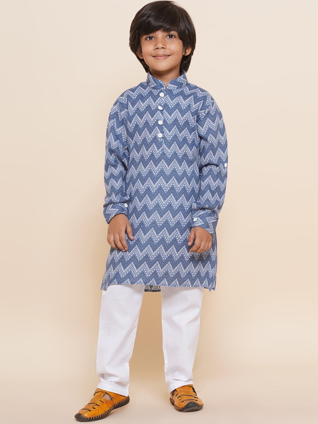 

Aj DEZInES Boys Ethnic Motifs Printed Mandarin Collar Pure Cotton Kurta with Pyjamas, Blue