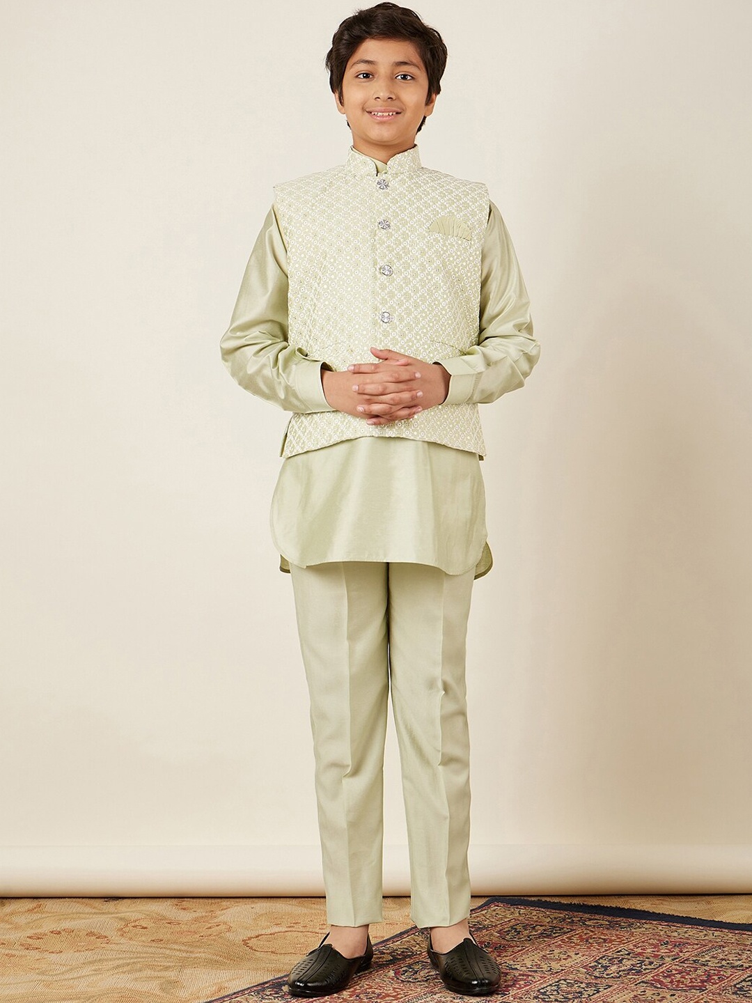 

Aj DEZInES Boys Band Collar Kurta With Trousers & Waistcoat, Green