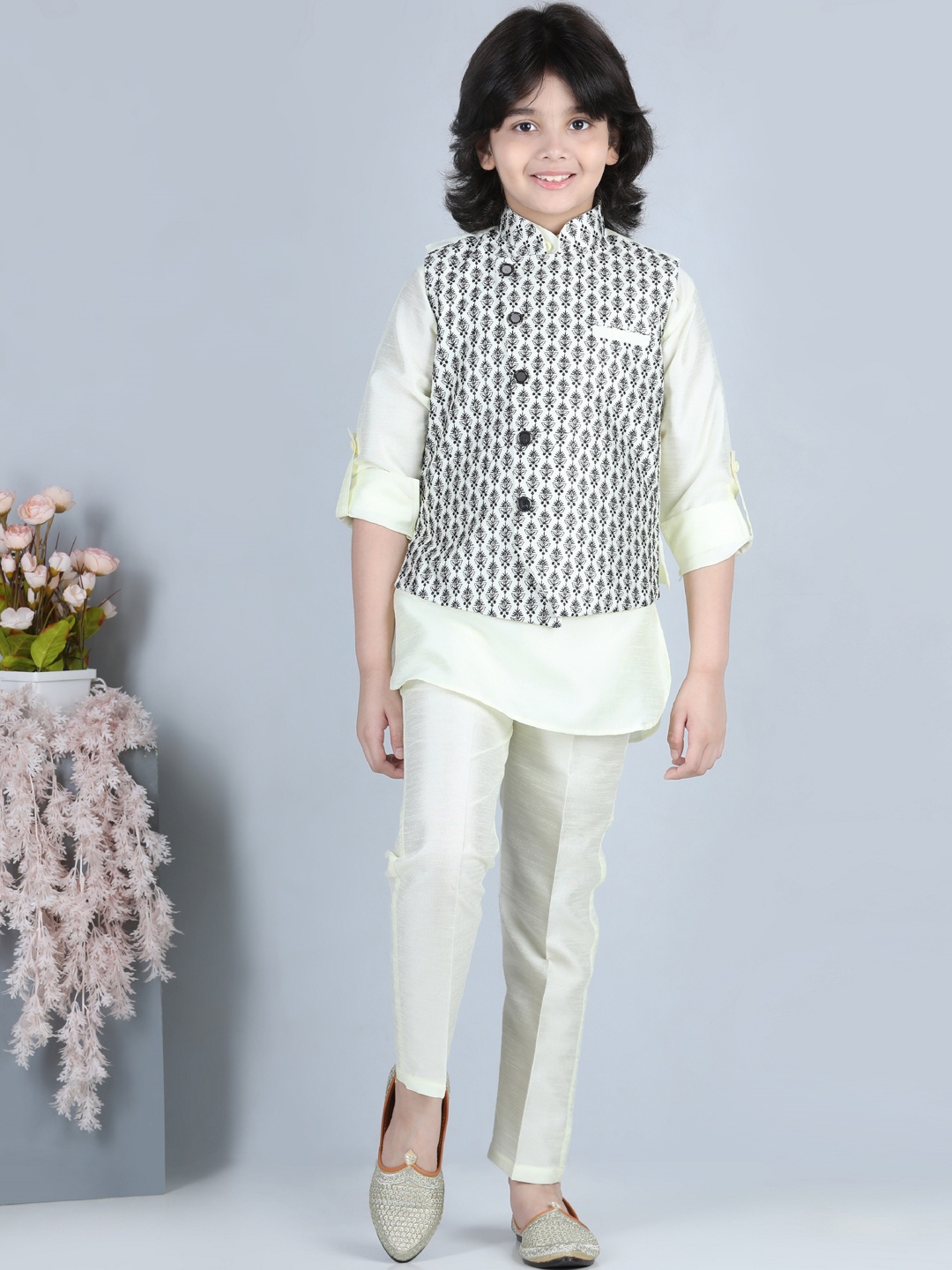 

Aj DEZInES Boys Band Collar Kurta And Trouser With Waistcoat, White