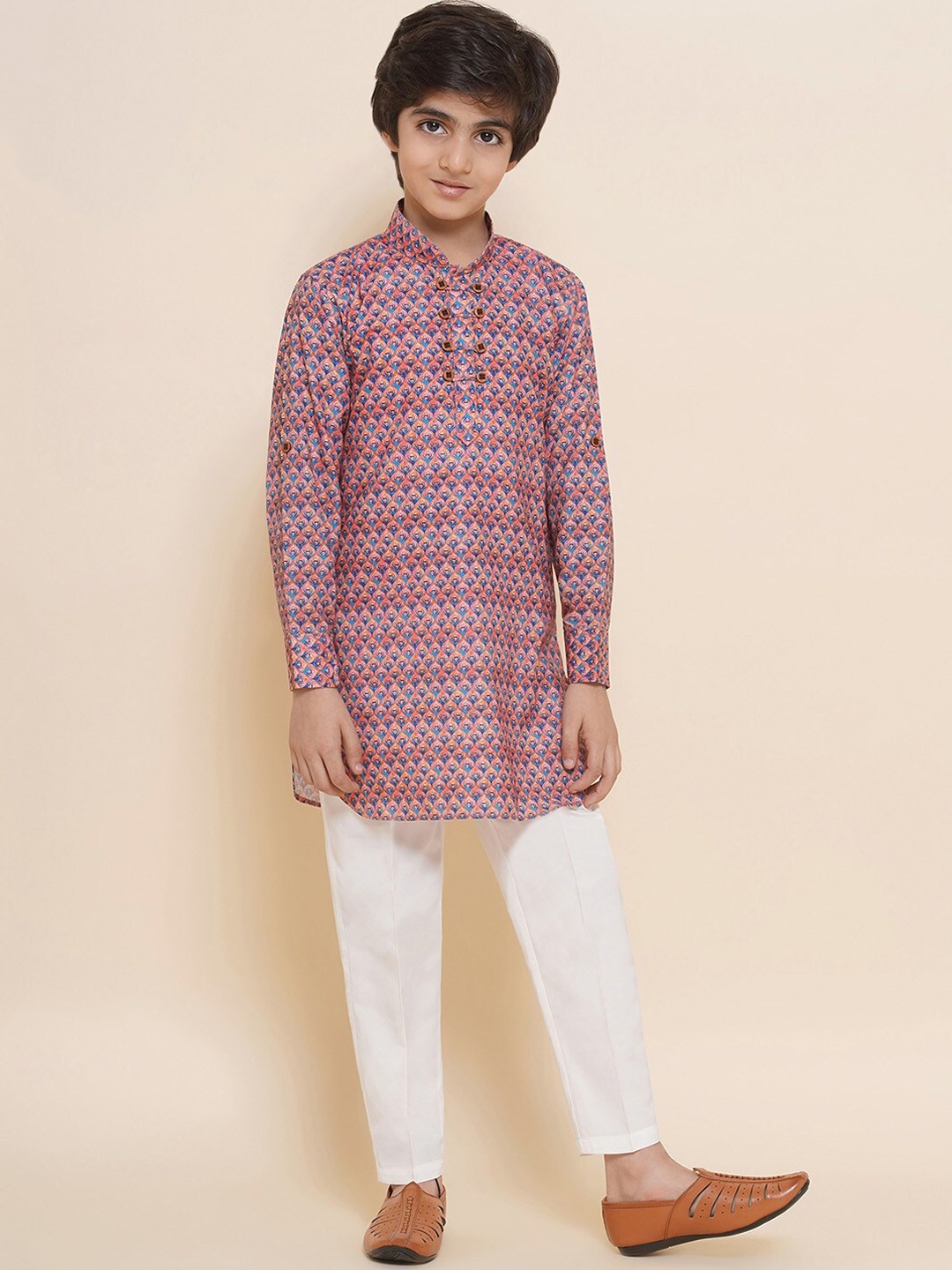 

Aj DEZInES Ethnic Motifs Printed Mandarin Collar Kurta with Trousers, Pink