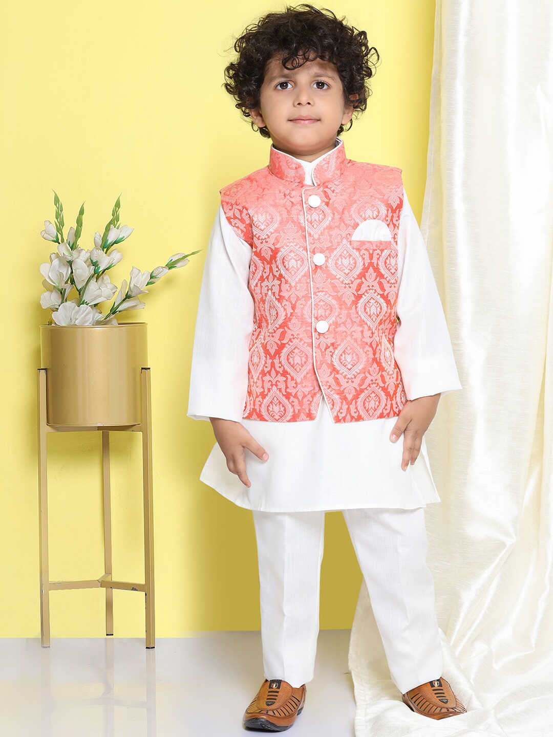 

Aj DEZInES Boys Band Collar Kurta With Pyjamas & Waistcoat, White