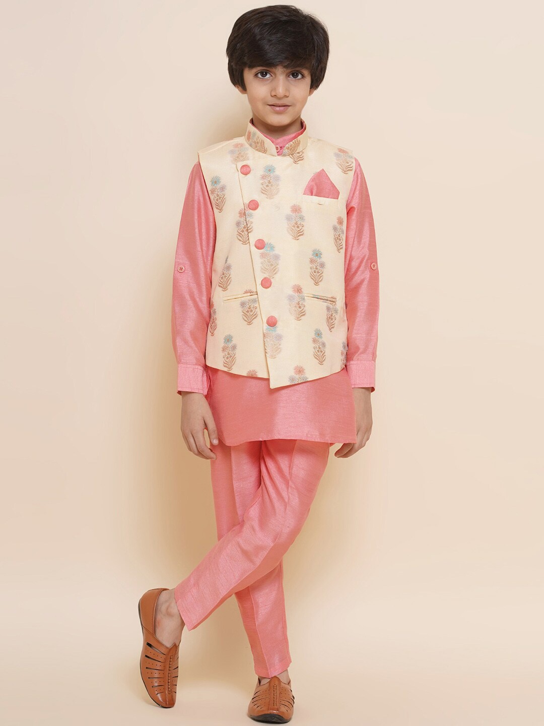 

Aj DEZInES Boys Band Collar Kurta with Trousers & Nehru Jacket, Peach