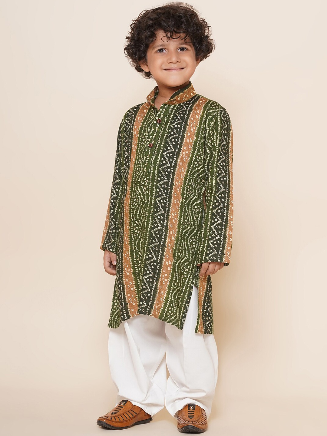 Aj DEZInES Boys Bandhani Printed Band Collar Pure Cotton Kurta With Salwar, Green